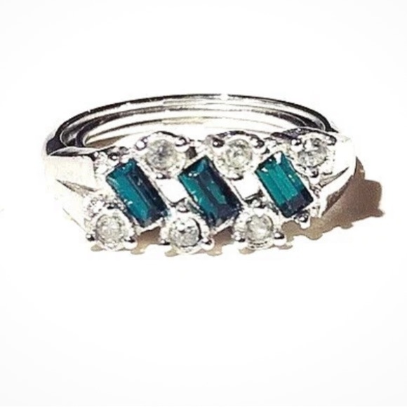Avon Jewelry - 1972 Evening Classic Vintage Avon Silver Ring with Teal Accents gemstones
